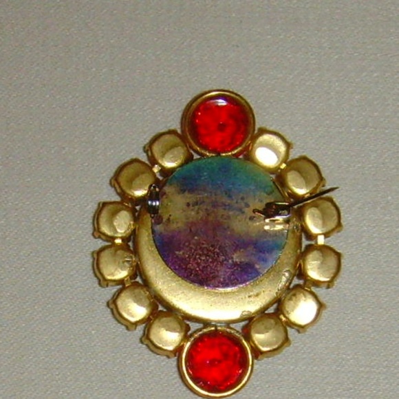 Vintage Green Lucite and Faux Pearl Brooch - Picture 9 of 12